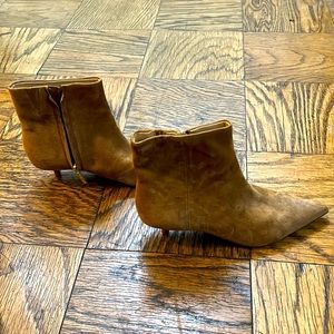 NWT Veronica Beard boots, suede upper, leather sole, kitten heels